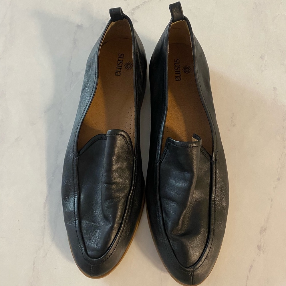Women’s black loafer